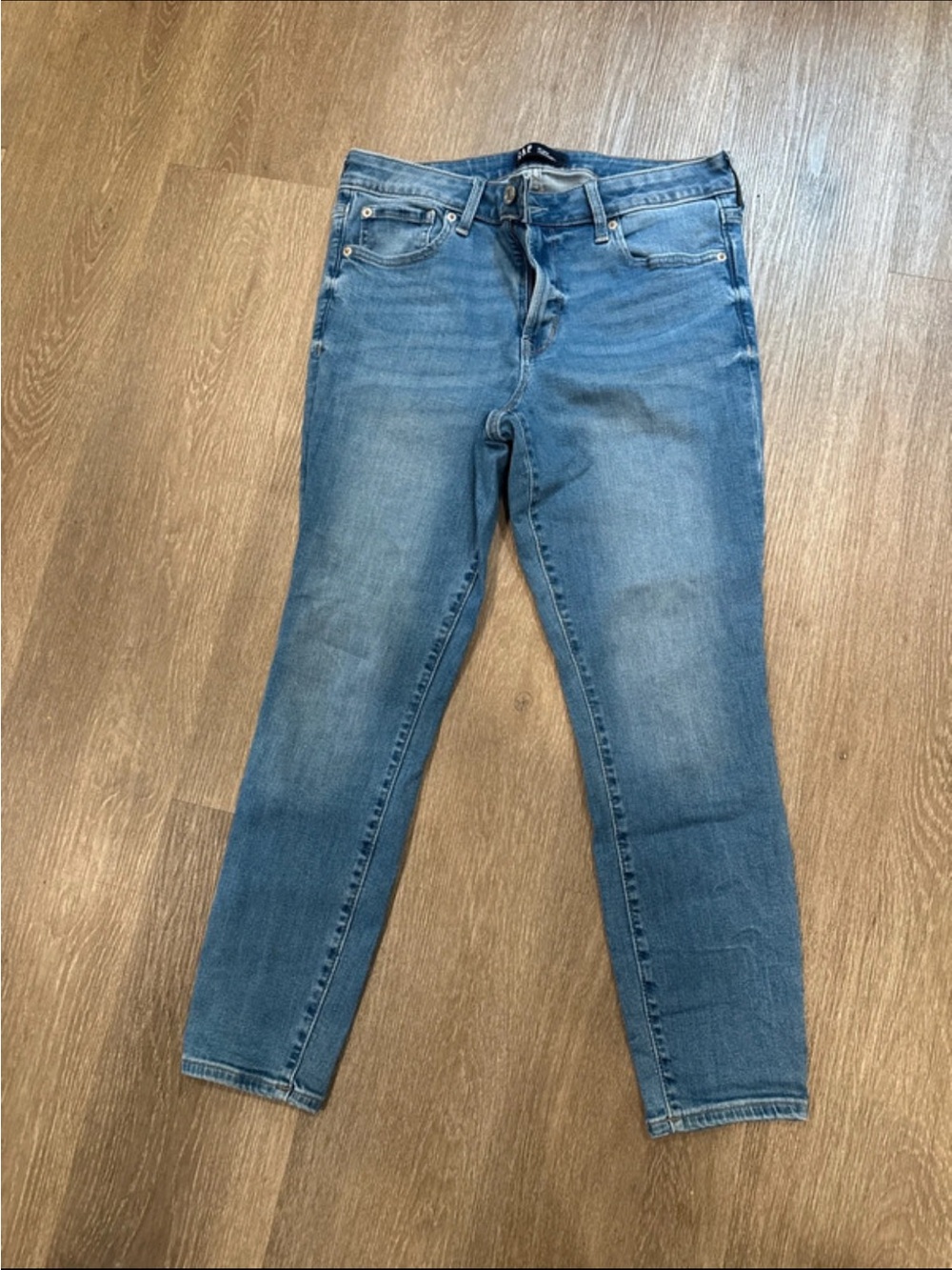 GAP Women's Medium Wash Skinny Jeans